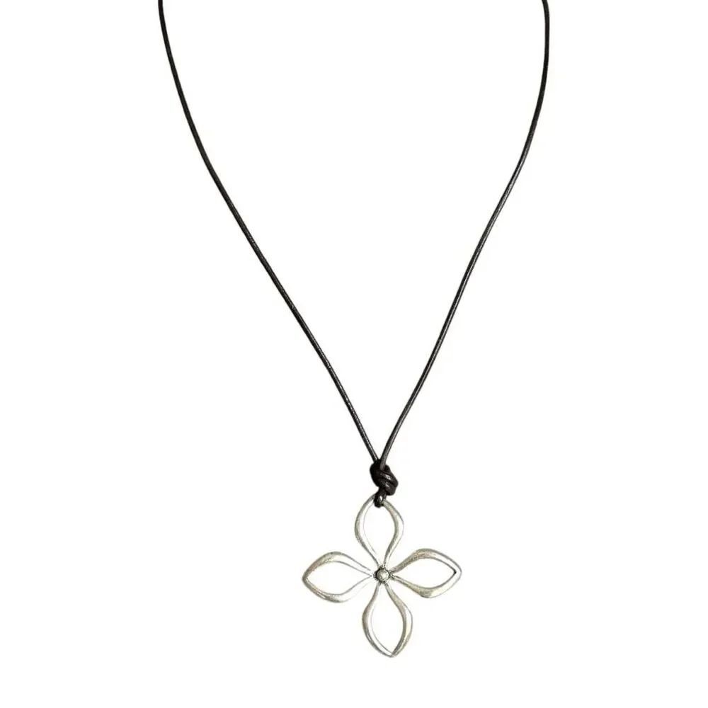 Womens Vintage Fossil Laser Cut 4 Petal Flower Silver Pendant Leather Necklace